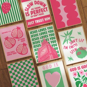 Trendy christelijke muurkunst, set van 9: groen en roze maximalistische bijbeltekstafdrukken