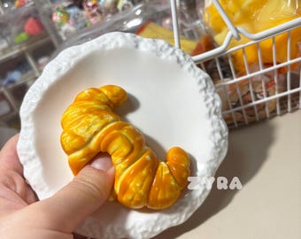 Croissant Taba Squishy Spielzeug, handgemachter Stressabbau Squishy, süßes Design, süßes Taba Squishy Taschenzubehör, Geschenk für sie