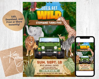 Puede incluir: Una invitación a una fiesta de cumpleaños con temática de safari con un jeep verde. La invitación presenta una escena de la jungla con animales como una jirafa, una cebra, un león y un elefante. El texto de la invitación dice "Let's Get Wild" y "Stephanie Turns Five!" La invitación también incluye la fecha, la hora y la ubicación de la fiesta.