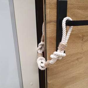 Nautical Knot Door Stopper – Elegant Coastal Style for Your Home