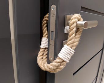 Handgjord dörrstopp i jute: Miljövänlig dörrkil med vit bomullsdetaljer