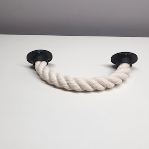 Maniglia per cassetti realizzata a mano. Maniglia in corda di cotone bianco con ferramenta in metallo nero, pomello per mobile moderno