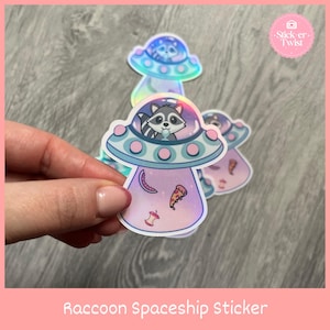 Sticker vaisseau spatial raton laveur, sticker raton laveur drôle, raton laveur mignon, cadeau pour amateur de raton laveur, autocollant animal OVNI, autocollant animal drôle holographique