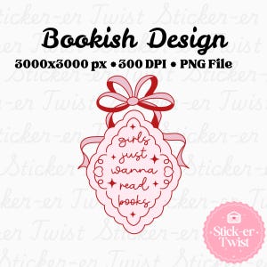 Può includere: Un adesivo rosa e rosso con la scritta "Bookish Design". L'adesivo presenta un'etichetta rosa decorativa con la frase "girls just wanna read books". Un fiocco e nastri rossi adornano la parte superiore.