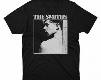 Camiseta de The Smiths, banda indie de los 80, estilo vintage, con un toque nostálgico.