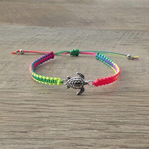 Verstelbare schildpadarmband: handgemaakte zeeschildpadsieraden regenboog