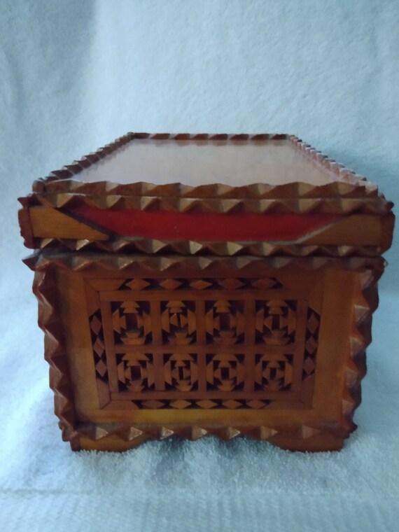 Vintage Hand Carved Jewelry Box - image 5