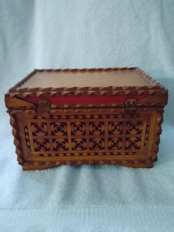 Vintage Hand Carved Jewelry Box - image 3