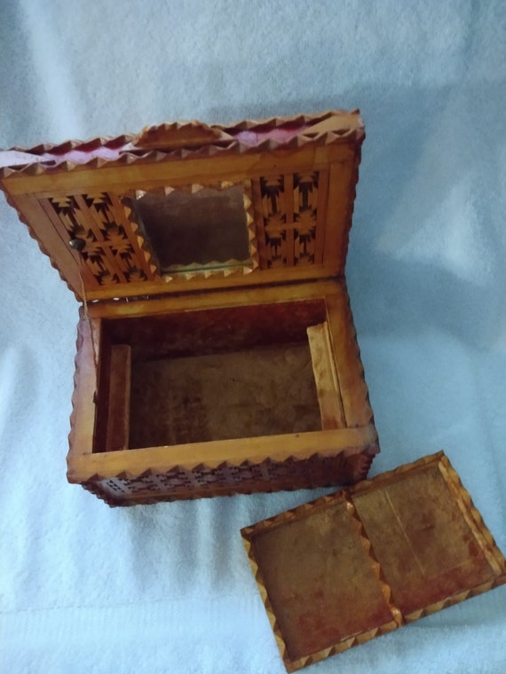 Vintage Hand Carved Jewelry Box - image 9