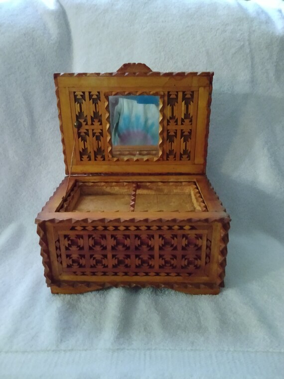 Vintage Hand Carved Jewelry Box - image 6