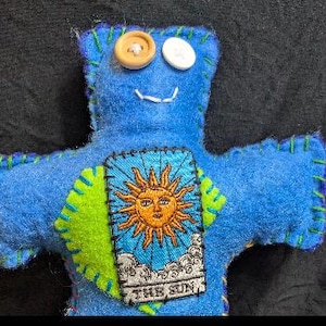 Tarotkaart THE SUN OOAK rustieke handgemaakte heksenpop / Reiki Distance Healing Doll / Voodoo voorouder / Spirit Communication Poppet Art Doll