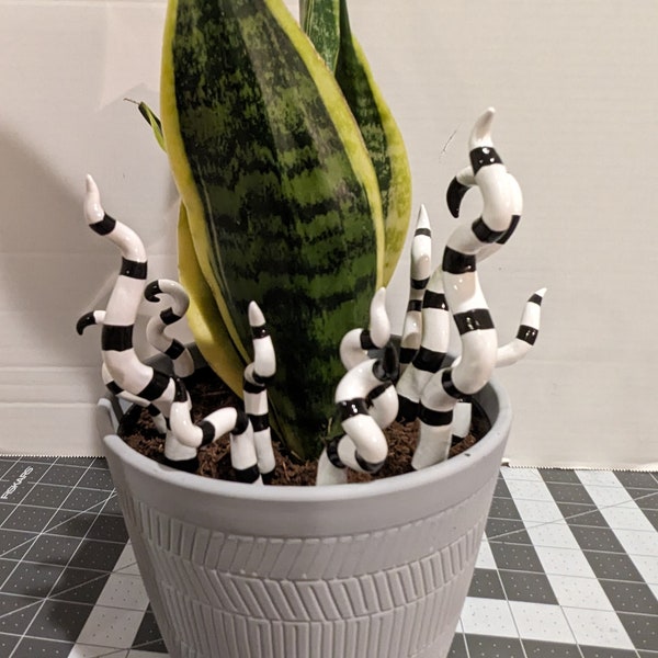 10 piece Sandworm Inspired Tendrils Plant Stake Set (Beetlejuice)