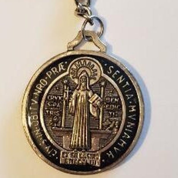 Saint Benedict amulet key chain - Amuleto de San Benito