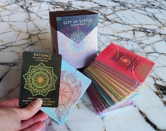 Baralho Oráculo da Claridade com o Dom da Virtude | 148 Cartas de Tarô Astrológico do Zodíaco | Citações e Palavras de Sabedoria com Arte de Mandala de Arco-Íris Colorido