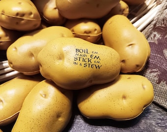 Bola antiestresse de batata para suporte emocional, macia e satisfatória, que melhora a flexibilidade, a destreza e a circulação das mãos.