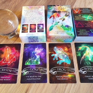 Mazzo di carte oracolari Stellar Fable / 81 carte divinatorie colorate raffiguranti costellazioni zodiacali fantastiche, include un libretto sugli animali totemici