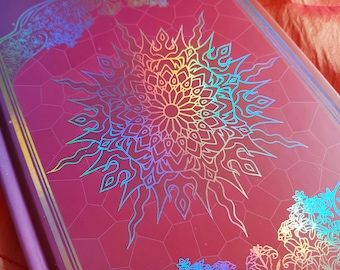 Caderno de capa dura holográfico arco-íris Dream Journal | Caderno com bordas brilhantes e pautadas "Sol e Lua Celestial" do Book of Shadows