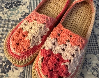 Ladies Variegated Pink Crocheted House Slippers Size 8