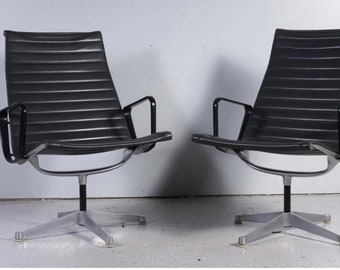 Charles Eames for Herman Miller Pair of Aluminum Group Chairs, Mid-20th Century