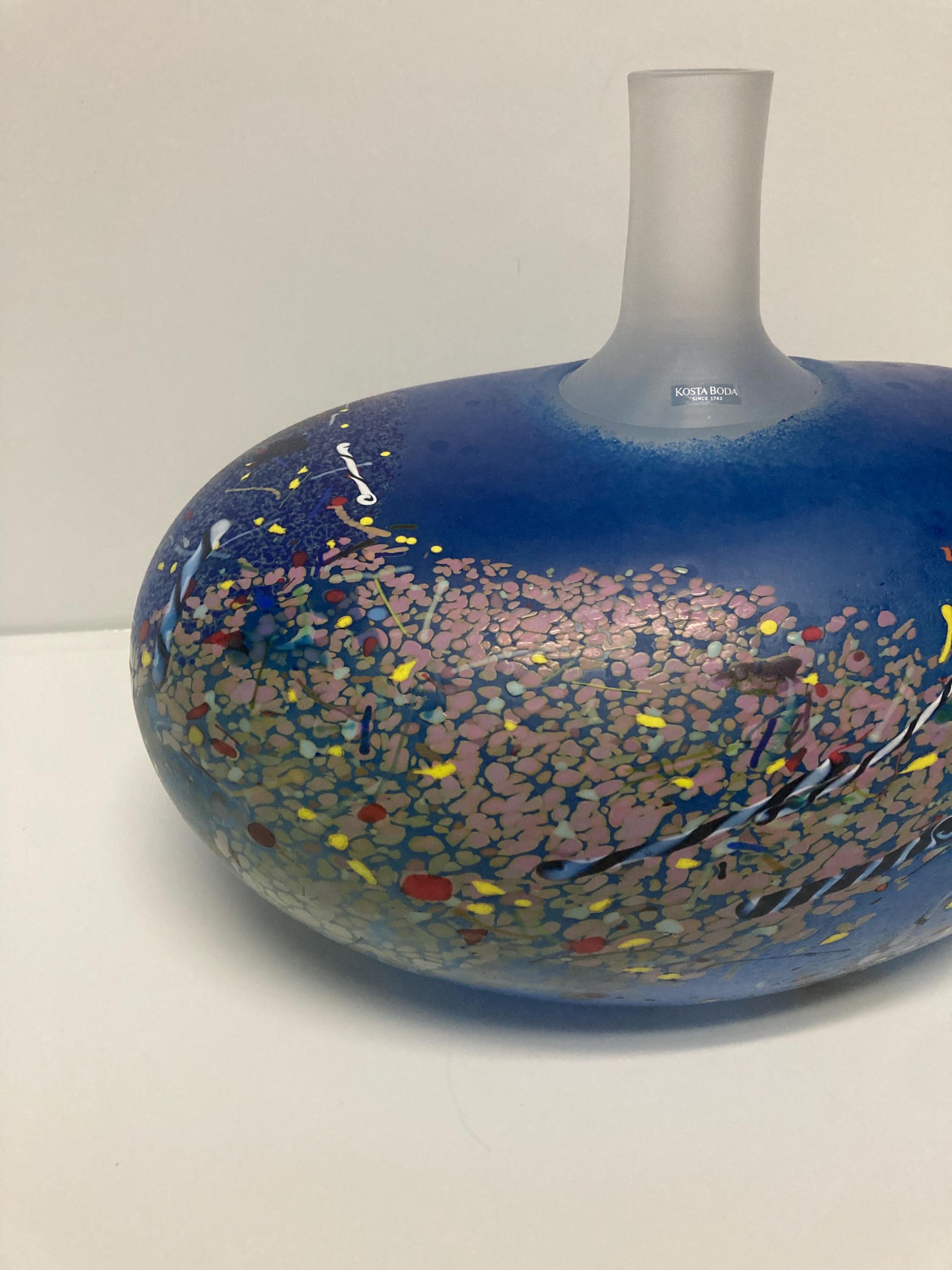 Kosta Boda Atelier 大きな花瓶 (ブルー/斑点) by Bertil Vallien