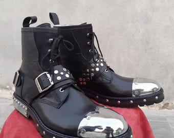 Maßgeschneiderte handgefertigte Herren Schwarz Farbe Kappe Toe aus reinem Leder Knöchel hohe Kampf-Kampf-Nieten-& Stahlstiefel, Party-Stiefel, Männer kundenspezifische Stiefel
