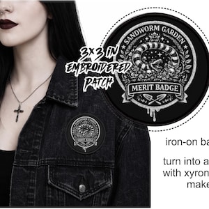 Insignia de mérito de la Sociedad de Jardinería de Gusanos de Arena, emblema de calavera y rosa, parche termoadhesivo / Insignia divertida de jardinería gótica