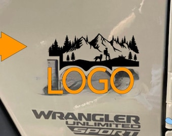 Calcomanía que se adapta al logotipo de la insignia lateral de Jeep: montañas, excursionistas, perros y árboles de hoja perenne. Varias opciones de colores. 1 pedido = 2 calcomanías.