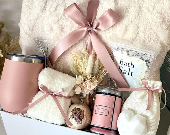 Featured listing image: Spa Gift Set for Women, Organic Self Care Spa Gift Box, Handmade Relaxing Basket, Beauty Spa Box Kit Gift, Natural Bath Set Gift for Her