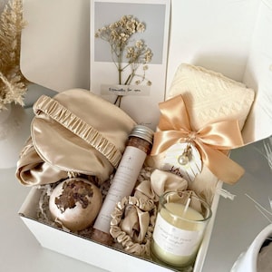 Umarmung in einer Box, Luxuriöser Geburtstagsgeschenkkorb für Frauen, Verwöhnpaket für Sie, Aufmerksames Geschenk für Mama, Hygge-Geschenkbox, Genesungs-Set mit Spa-Bezug Set 4  (no blanket)