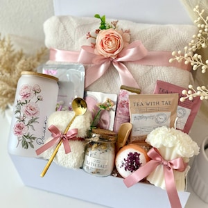 Birthday Gift Box for Her, Personalized Birthday Gift Basket Set for Daughter Mom Best Friend Sister Women Hug in a Box Happy Birthday Hygge Set 5