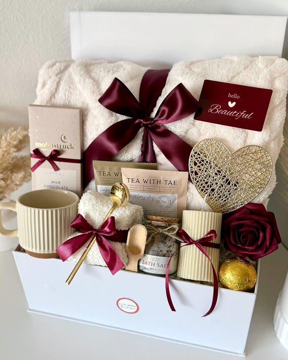 Hug in a Box, Luxury Birthday Gift Basket Women, Care Package for Her, Thoughtful Gift Mom, Hygge Gift Box, Sympathy SPA Get Well Soon Set