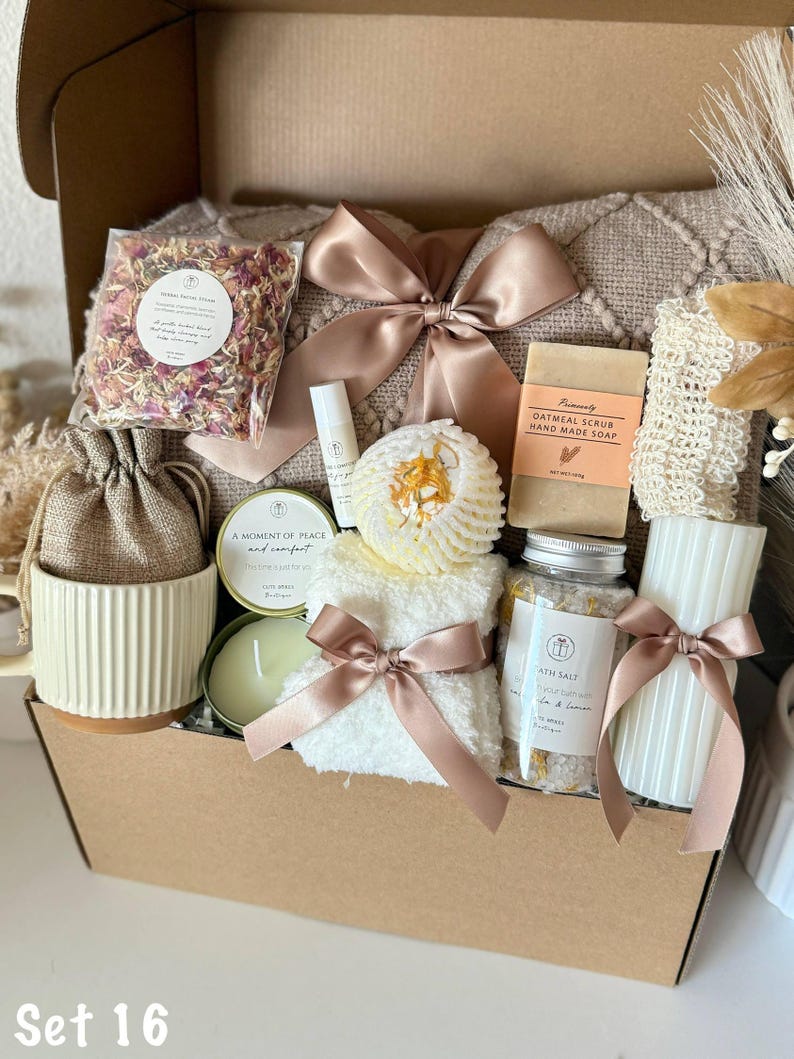 SPA Gift Box for Her, Unique Spa Gift Basket, Luxury Birthday Gift Set, Relaxation Self Care Package for Her, Hug in a Box, Mom Sister Boss Set 16