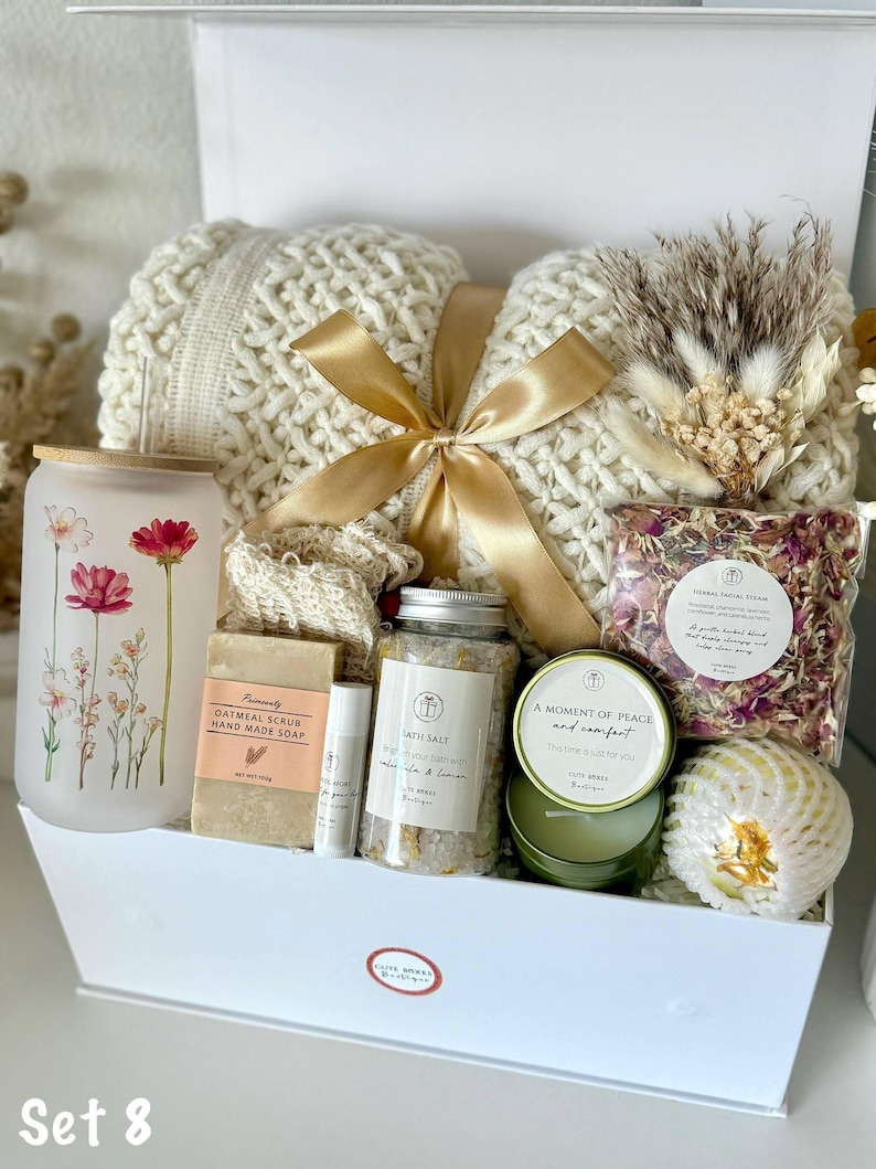 SPA Gift Box for Her, Unique Spa Gift Basket, Luxury Birthday Gift Set, Relaxation Self Care Package for Her, Hug in a Box, Mom Sister Boss Set 8