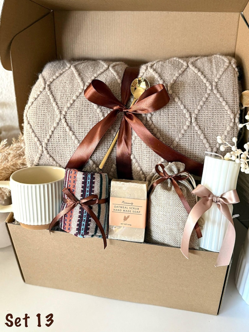 SPA Gift Box for Her, Unique Spa Gift Basket, Luxury Birthday Gift Set, Relaxation Self Care Package for Her, Hug in a Box, Mom Sister Boss Set 13