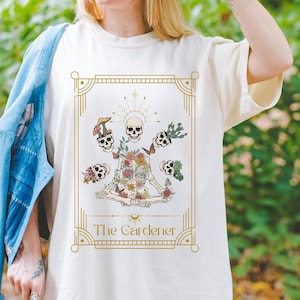 Camiseta de la carta del tarot del amante de las plantas, camiseta de la bruja verde, camiseta del esqueleto, camiseta de bruja botánica, regalo del amante del jardín, regalo de la bruja de la planta, dama de la planta