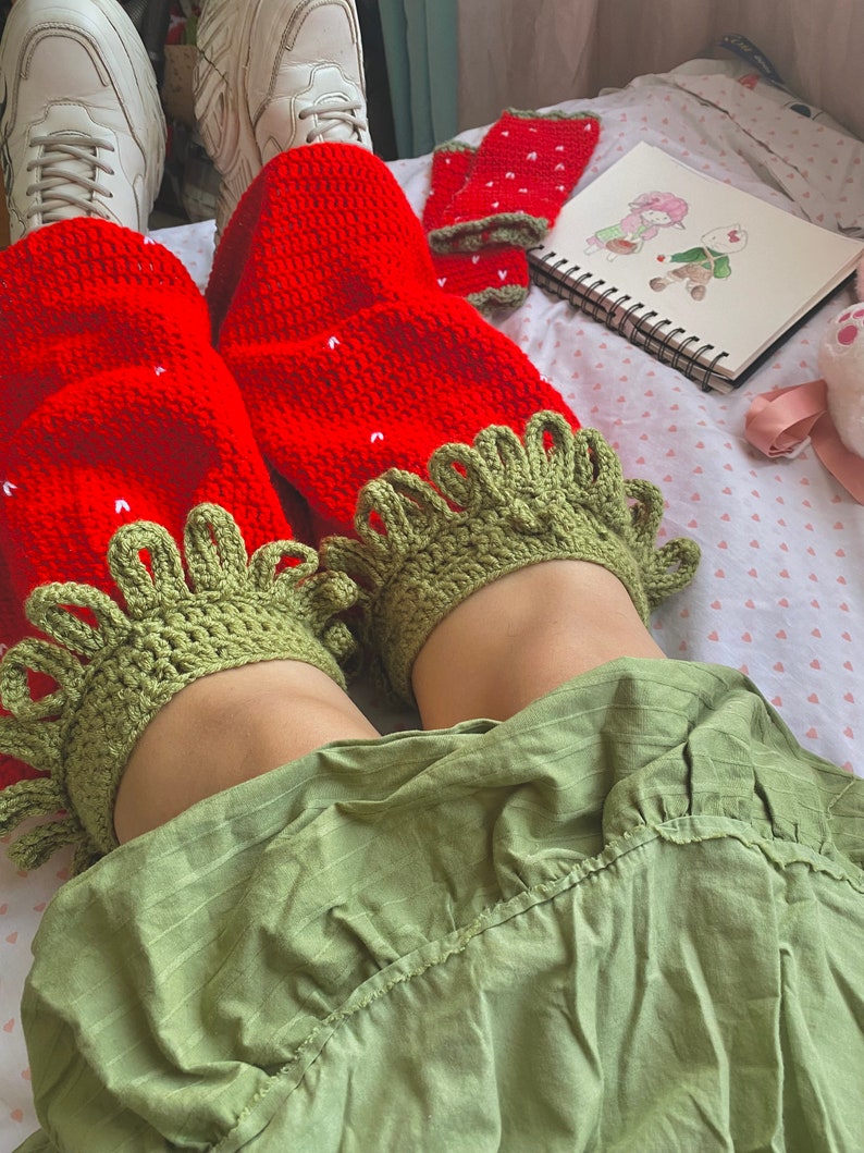 Crochet Strawberry leg warmers imagem 1