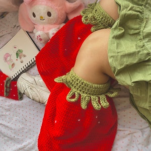 Crochet Strawberry leg warmers imagem 7