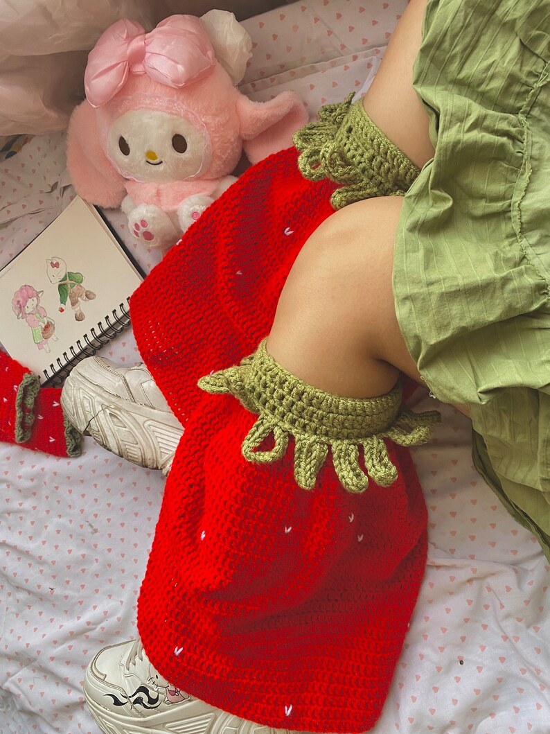 Crochet Strawberry leg warmers image 7