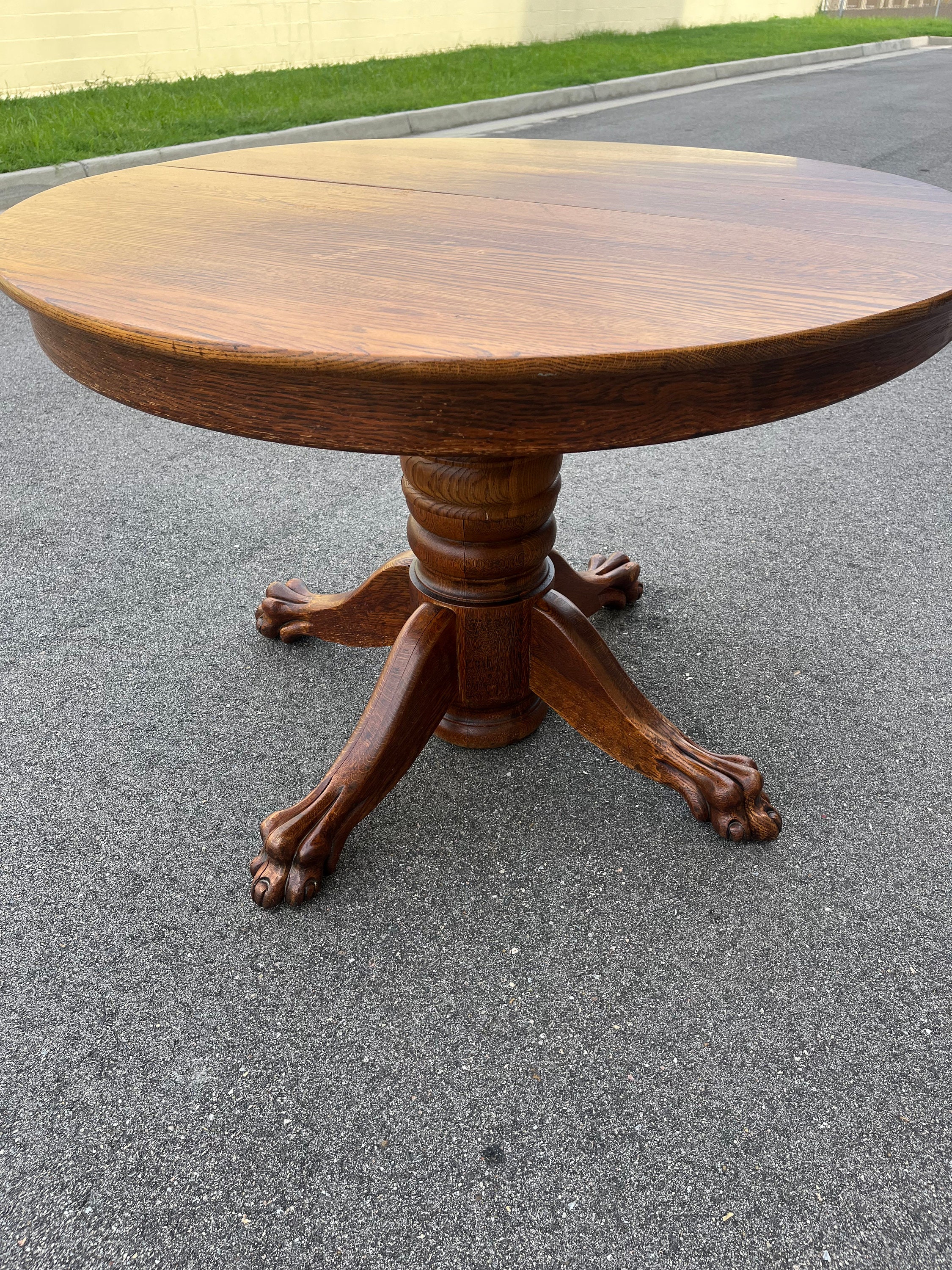 Antique round dining table cheap with claw feet