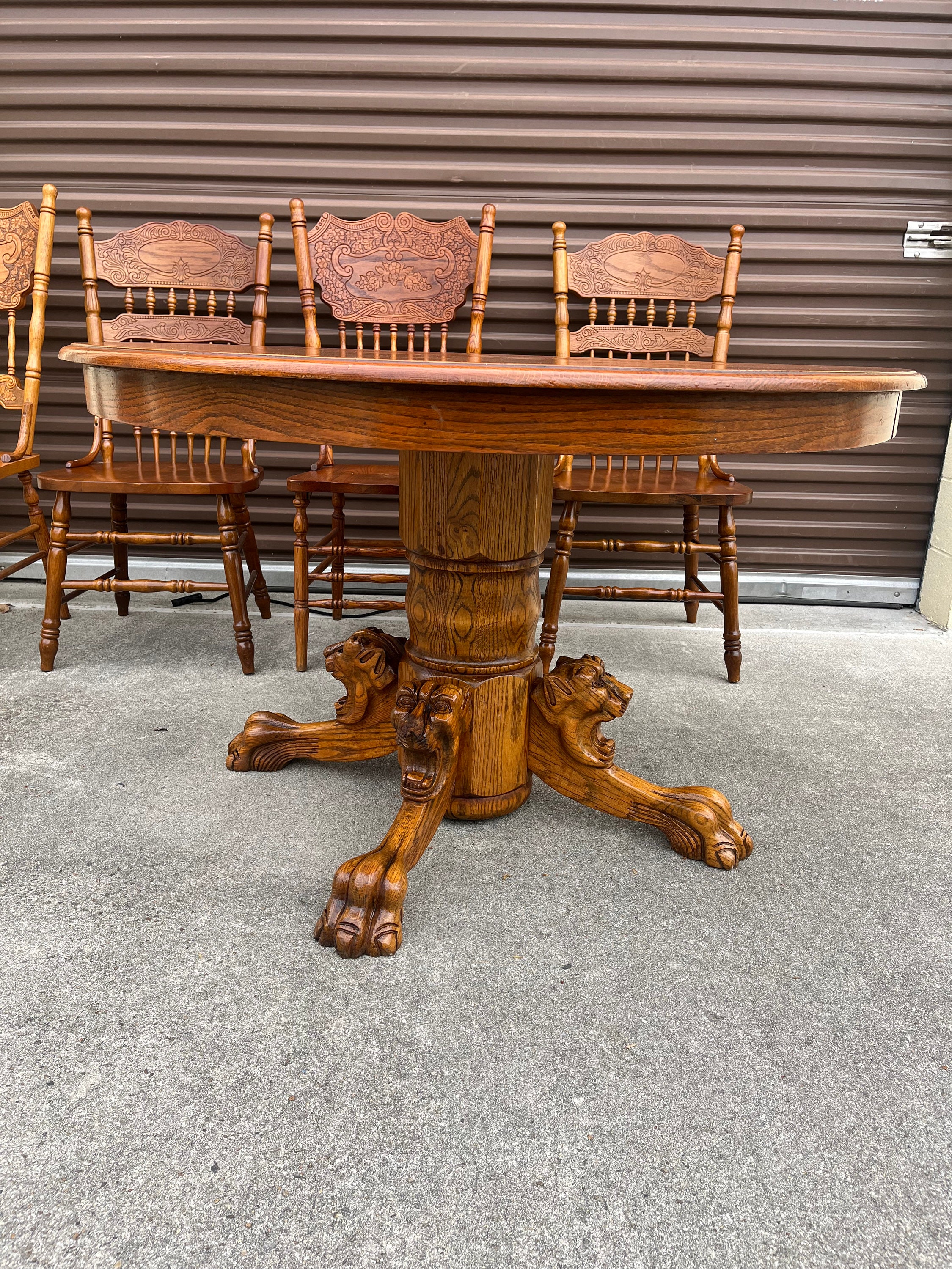 48” Vintage Oak Lion Head Paw Foot Round Dining Table W/ Pressed
