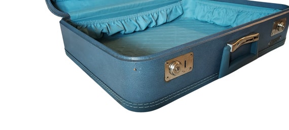 Vintage 1960s Monarch Hard Shell Suitcase w/ Key … - image 9