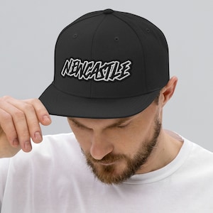 Newcastle Graffiti Bestickter Snapback Hut