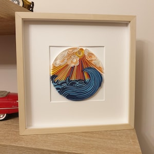 Arte murale fatta a mano con quilling - Onde dell'oceano al tramonto - Scultura di carta incorniciata - Regalo di arte di carta 3D - Decorazione unica nel suo genere