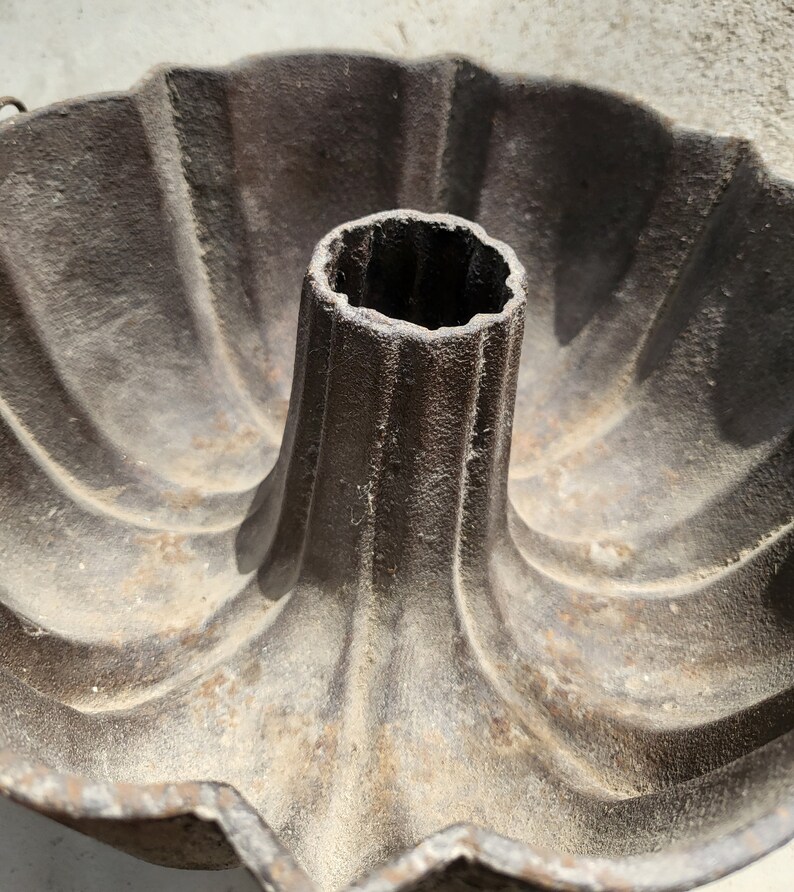 Early 1900s Antique Unmarked Wagner Ware Cast Iron Bundt Pan Etsy
