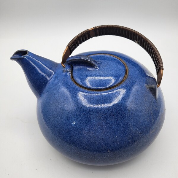 Gorgeous Edith Heath Pottery California White/Pthalo Blue Tea Pot