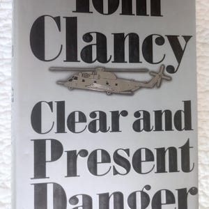 Peligro inminente. Tom Clancy. c. 1989. Primera edición. Tapa dura con sobrecubierta. Libro de Jack Ryan. Considerado uno de los mejores de Clancy.