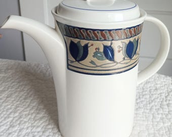 Cafetera Mikasa vintage. Intaglio. Arabella. De finales de los 80. Capacidad para cinco tazas. ¡En excelente estado!