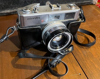 Minolta Hi-matic 11 Super 3 Circuit Vintage 35mm Camera Minolta Hi-matic 11 Super 3 Circuit Vintage 35mm Camera