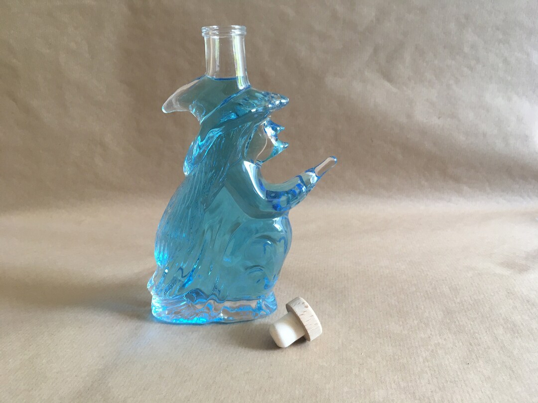 200ml Witch on Broomstick Glass Bottle 1pc Crystal Decanter Home Decor Art Witchcraft Wiccan