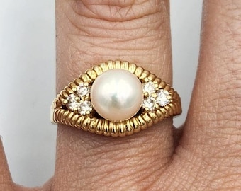 14k Yellow Gold Pearl & Diamond Ring, Size 5.75
